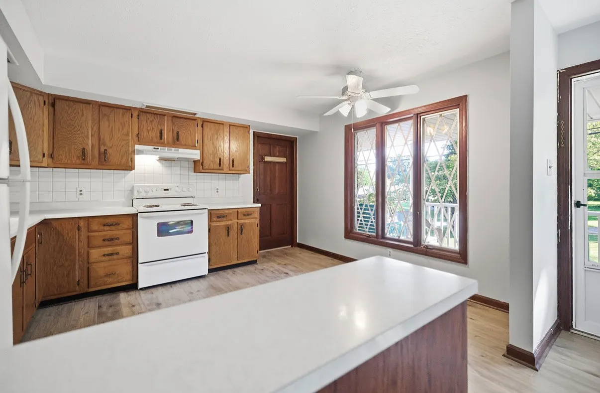 2 bed, 1054 sqft, $1,650 — Photo 3