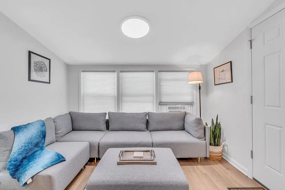 2 bed, 700 sqft, $2,250 — Photo 2