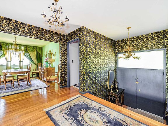2nd image of 2042 Whalen Ave