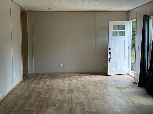 2nd image of 6059 Rolling Meadows Cir