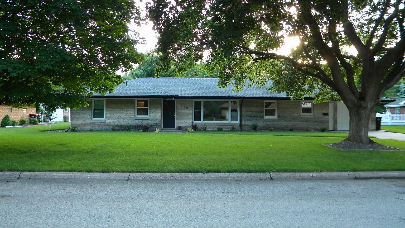 109 S Kansas Ave photo 1