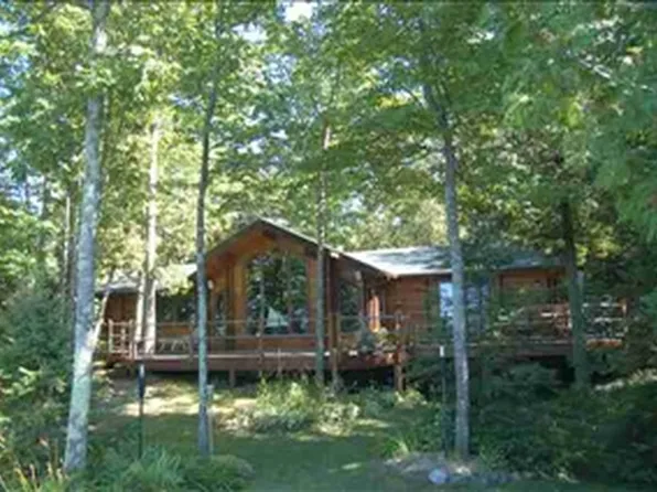 11009 Lake Shore Dr, Charlevoix, MI 49720