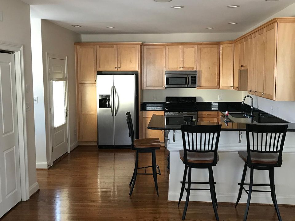 Kitchen with outside deck