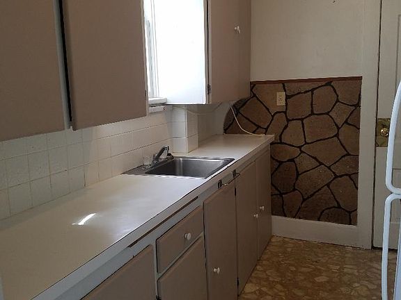 5th image of 600 Gypsum Ave