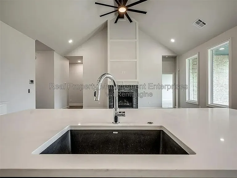 5933 NW 158th St — Photo 11