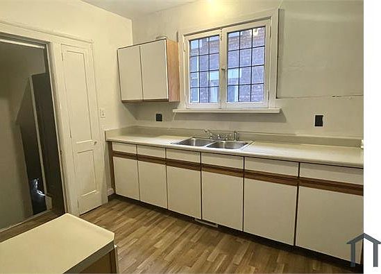4th image of 3812 Virginia Park St