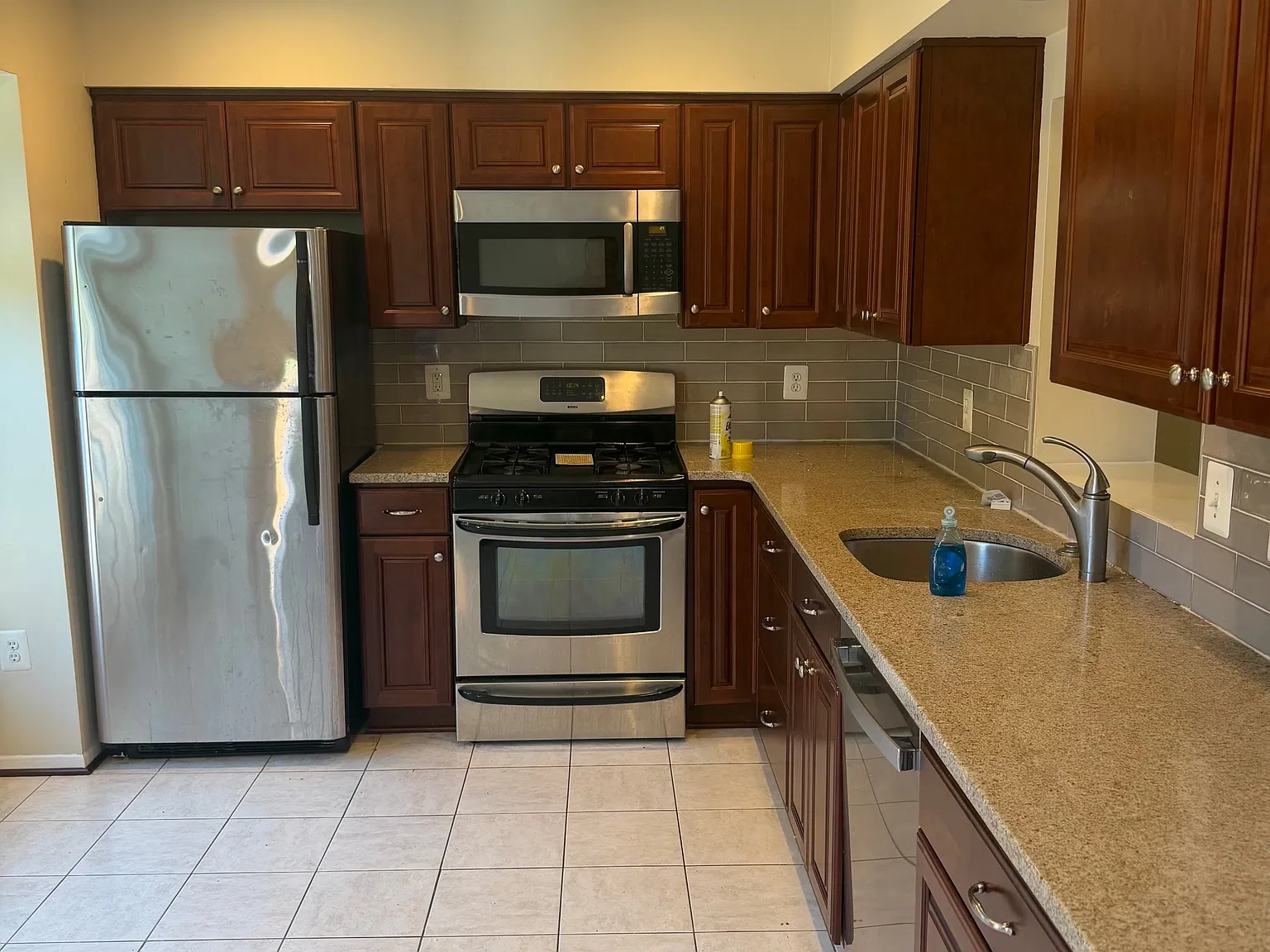 3 bed, 3.5 bath, 1800 sqft, $2,950 — Photo 2