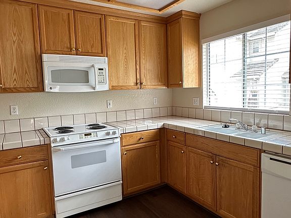 4th image of 1280 Woodhaven Ln