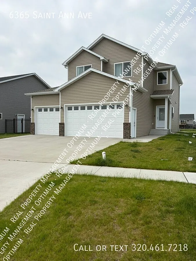 Fantastic 4 Bed, 3-1/2 Bath Home in Horace — Photo 1