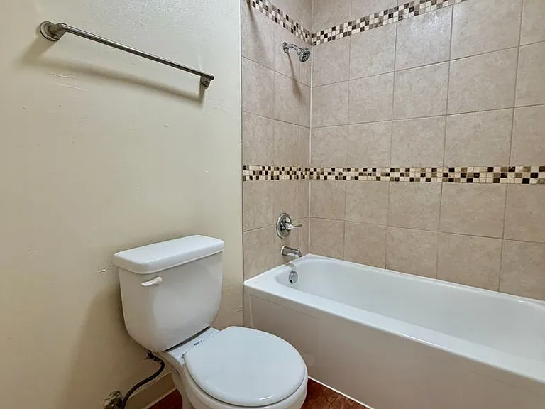 Sweetbriar Apartments — Photo 7