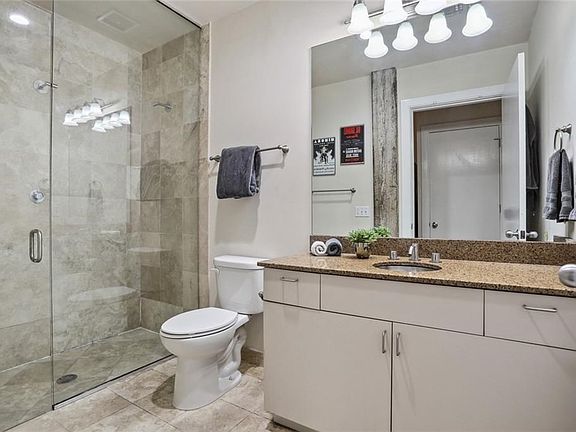 5th image of 900 S Peters St APT 9