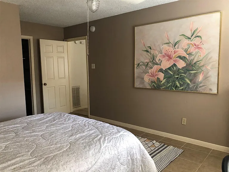 8715 Lawncliff Ln — Photo 9