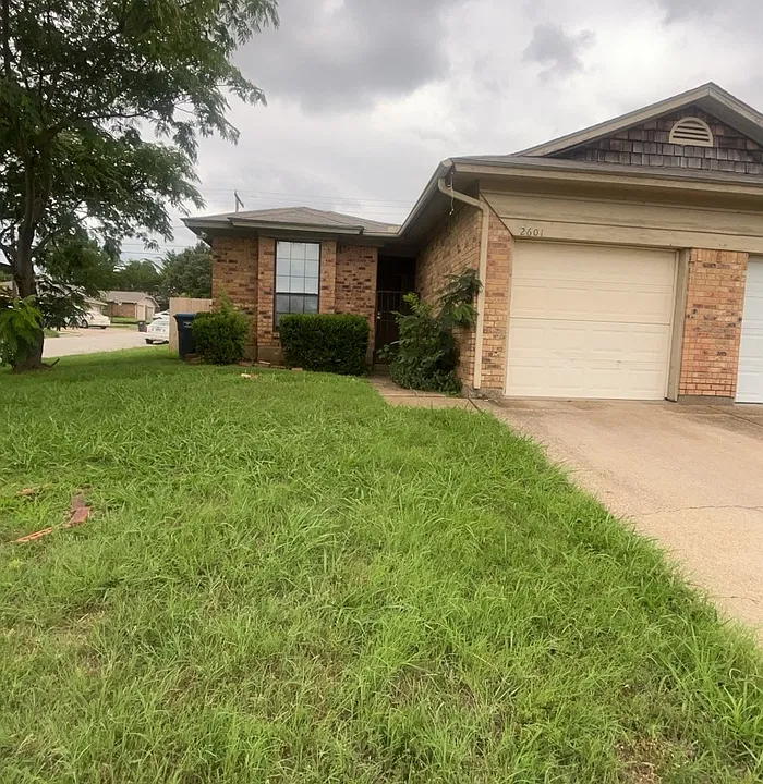 2601 Woodmont Trl