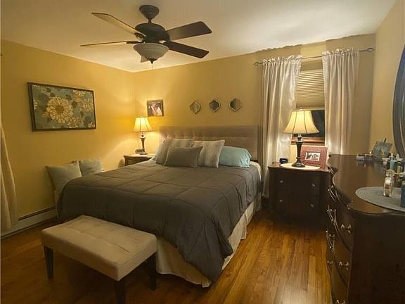 4th image of 37 Roosevelt Ave