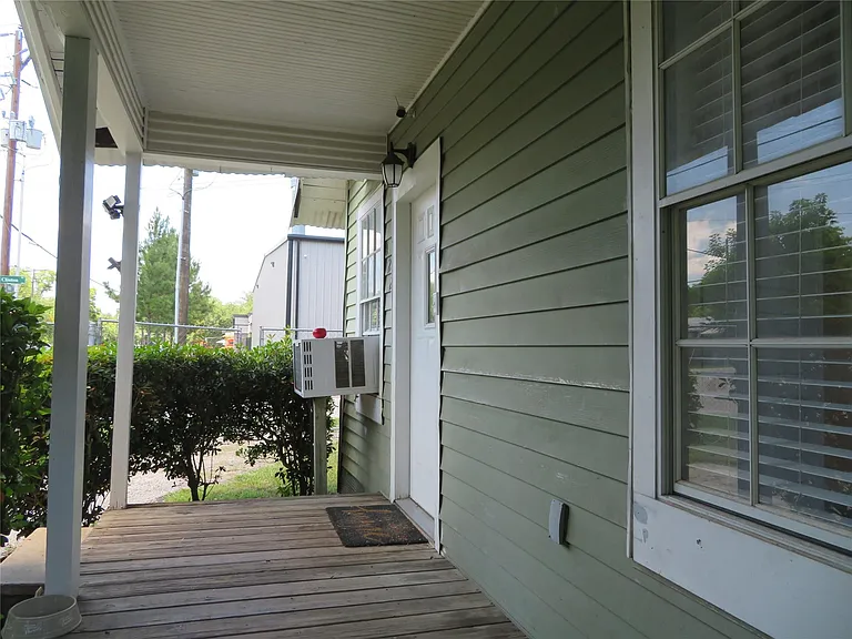 422 Mill Ave — Photo 3