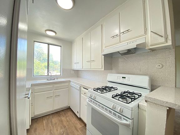 3rd image of 8455 Lindley Ave #314