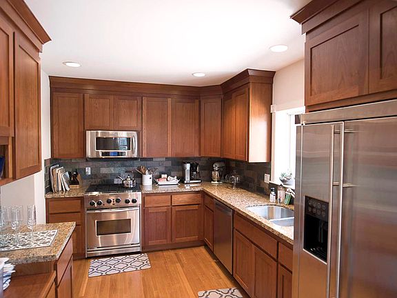 3rd image of 1541 Union Ave