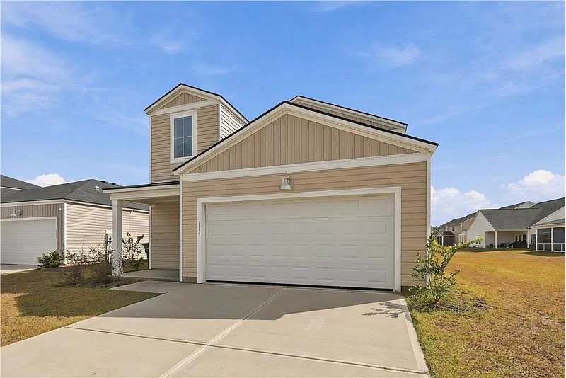 5 bed, 2.5 bath, 2358 sqft, $2,500 — Photo 3