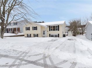 77 Sandalwood Cres, Saint John, NB E2M 5L2