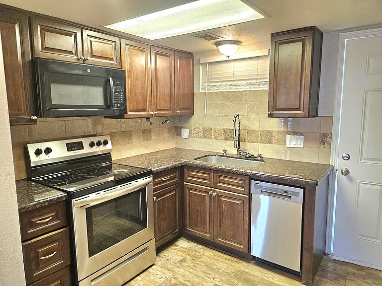 4313 N 19th Ave #104 — Photo 8