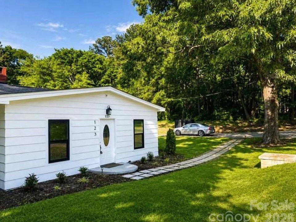 1st image of 123 Riverside Dr