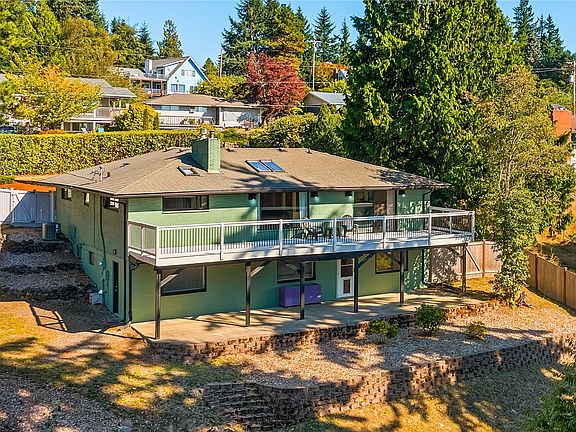 2nd image of 3907 Harbel Drive NE