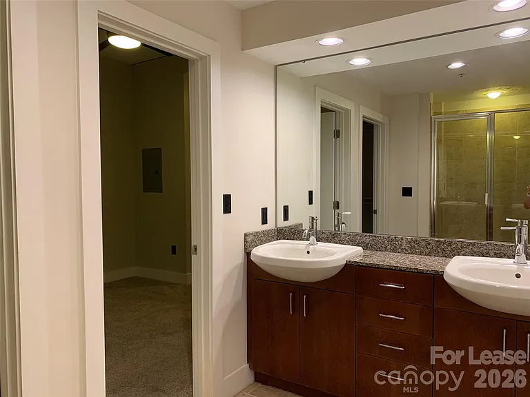 505 E 6th St #1305 — Photo 19