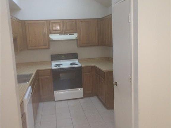 4th image of 2501 Butterfield Dr