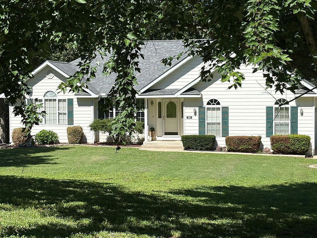 301 Winchester Dr - Property Image