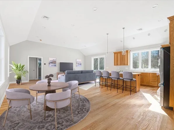 99 Maple St, Douglas, MA 01516