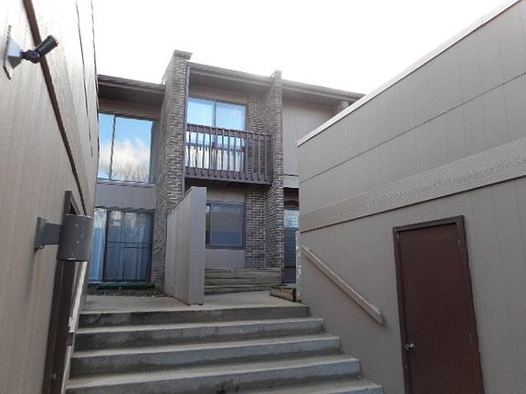 2nd image of 476 Dominion Ct #476