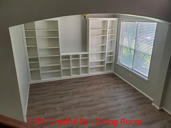 3rd image of 1705 Cresthill Dr