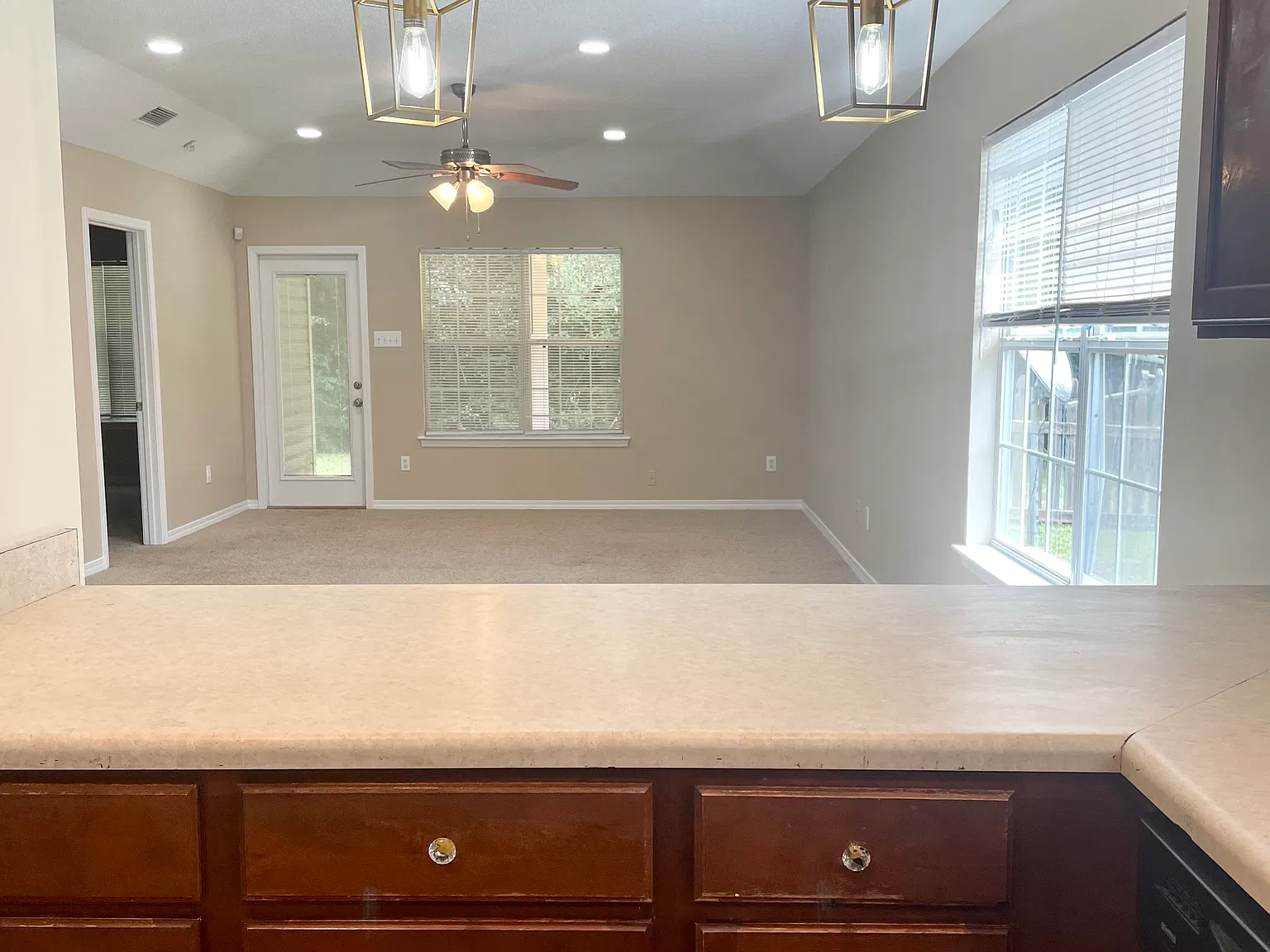 3 bed, 1439 sqft, $1,595 — Photo 2