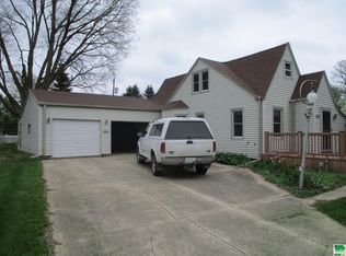 1129 11th St, Sheldon, IA 51201