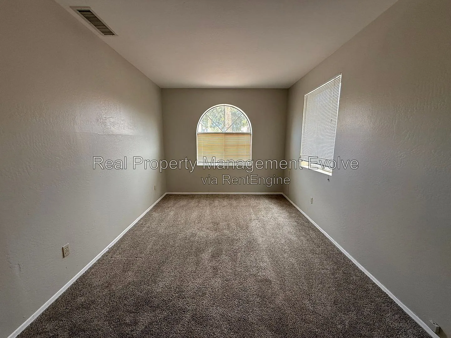 3 bed, 2.0 bath, 1454 sqft, $2,200 — Photo 4