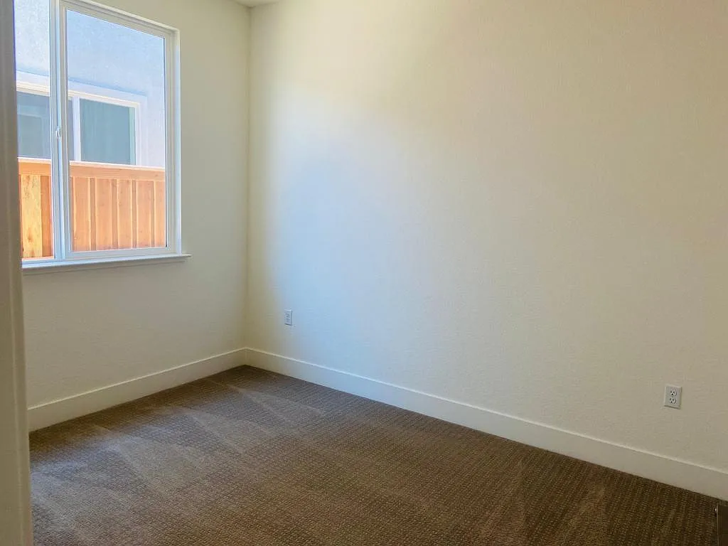 1 bed, 500 sqft, $1,399 — Photo 3