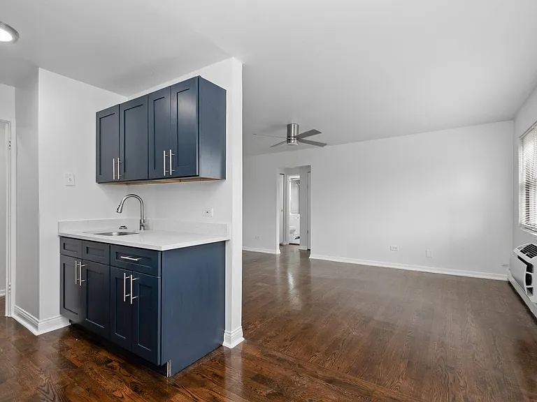 8039 S King Dr — Photo 13