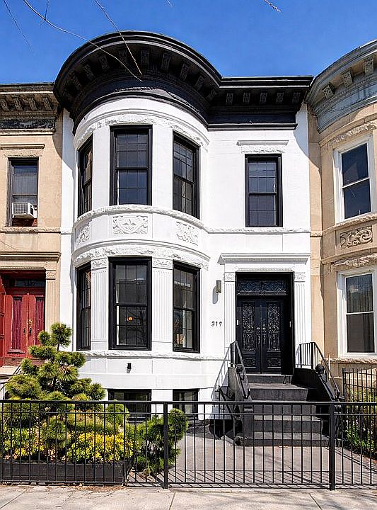 1st image of 319 Hawthorne St #T