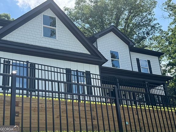 3rd image of 605 Whirlaway St