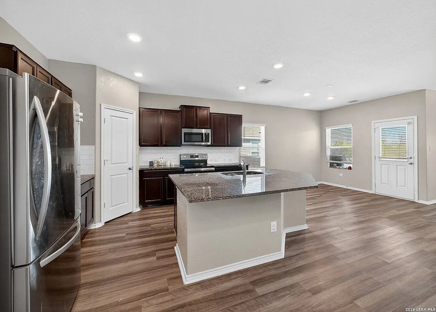 Room in 7 Bedroom Home in New Braunfels — Photo 2