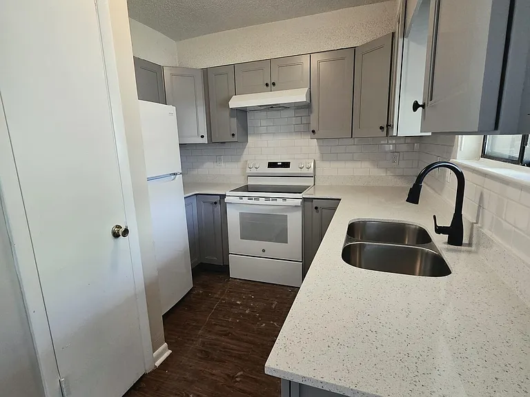 179 Reagan Rd #B3 — Photo 3