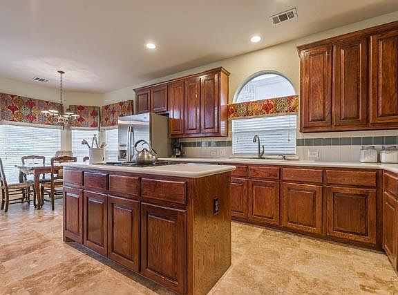 3rd image of 1435 Clubhill Dr