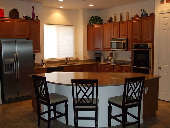 Kitchen w/Granite Counters Dual Oven w/Convect