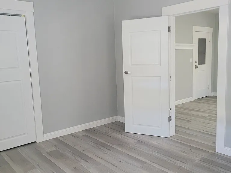 3089 Macarthur Blvd #5 — Photo 2