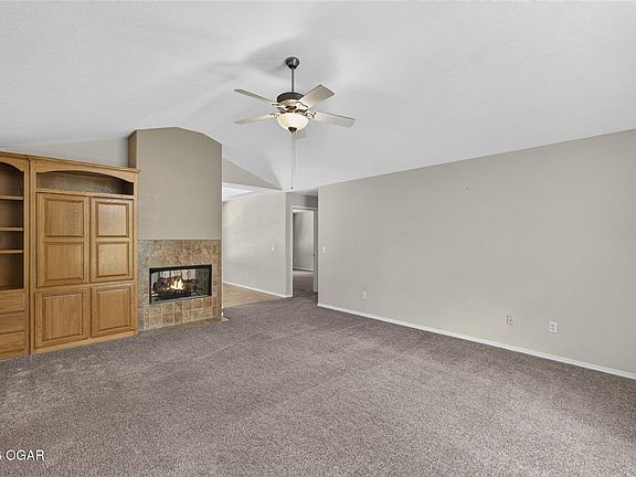3rd image of 9 Harrington Cir