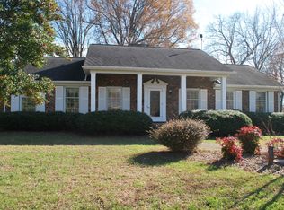 2106 Huntington Rd, Burlington, NC 27215