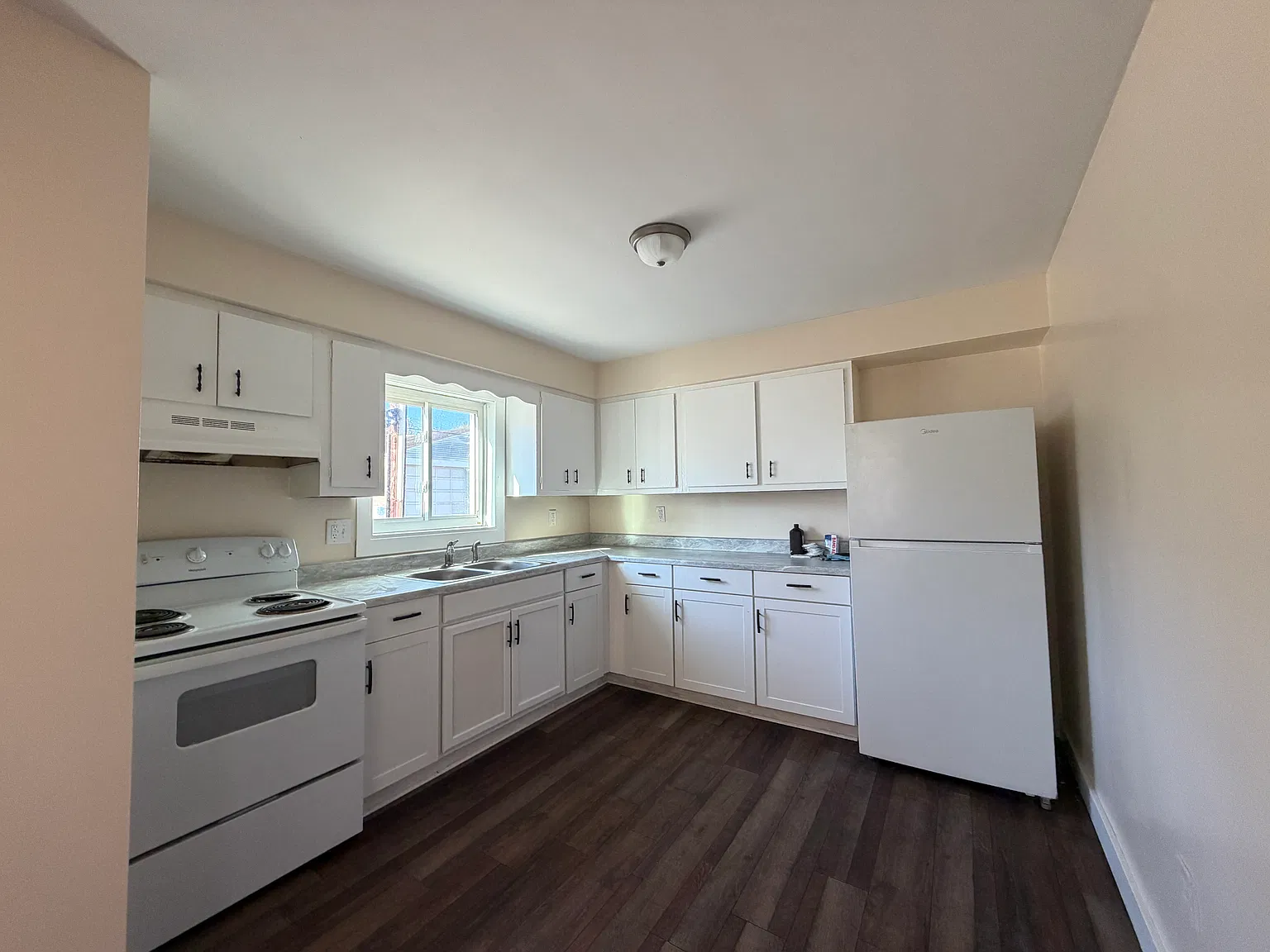 2 bed, $875 — Photo 1