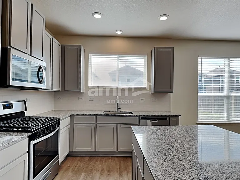 2718 Meadowood Hts — Photo 2