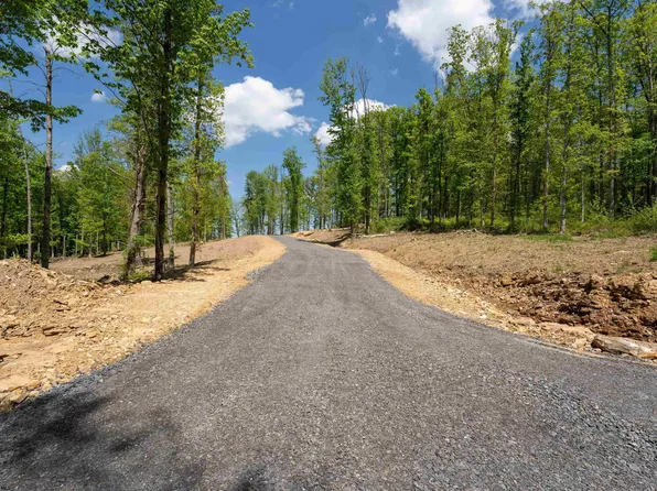 1 Whispering Rdg, Morgantown, WV 26501