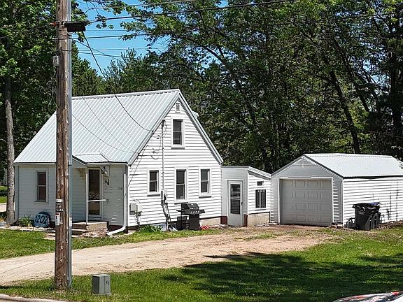 3rd image of 1202 S ANDREWS STREET